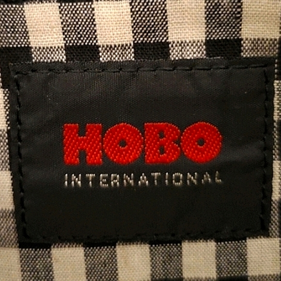 HOBO Int'l 'Zoe' Red Genuine Patent Leather Wristlet - Picture 3 of 6